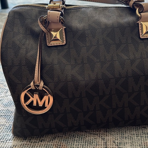 Michael Kors Large Signature Grayson Large Satchel - Picture 4 of 13